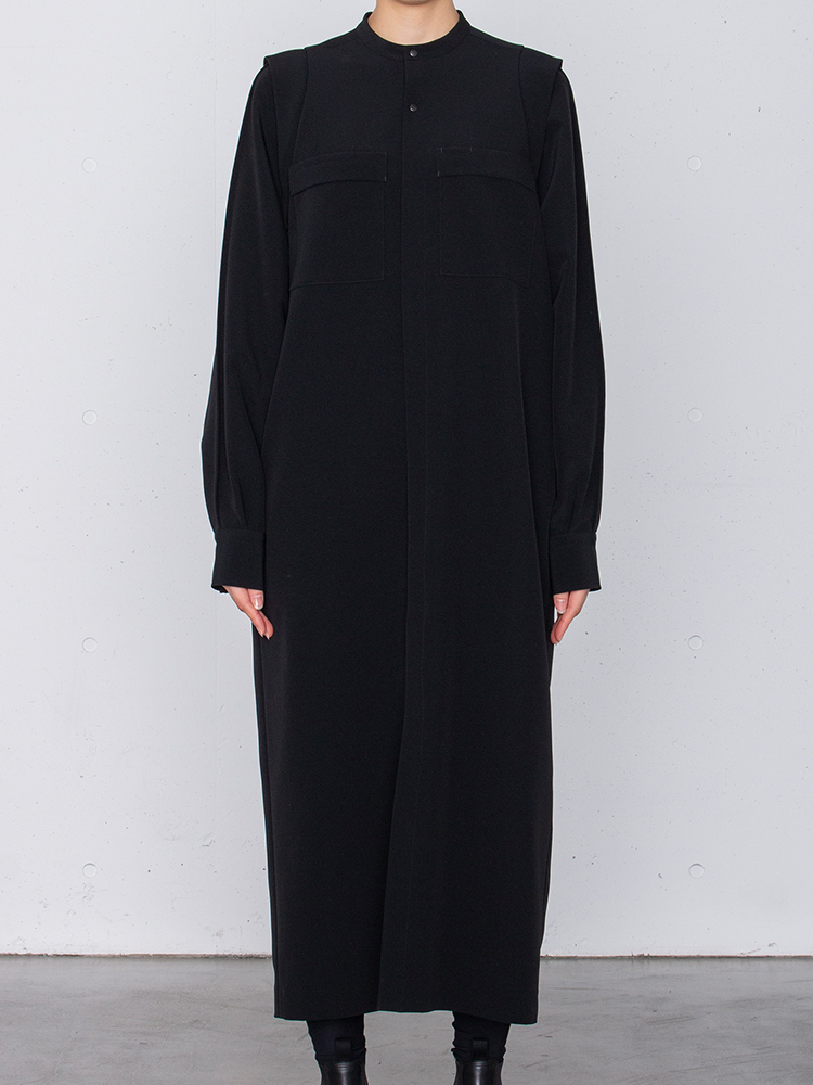 BLACK SOALON COVERALLS DRESS  HYKE 하이크 블랙 소아론 커버롤 드레스 - 아데쿠베