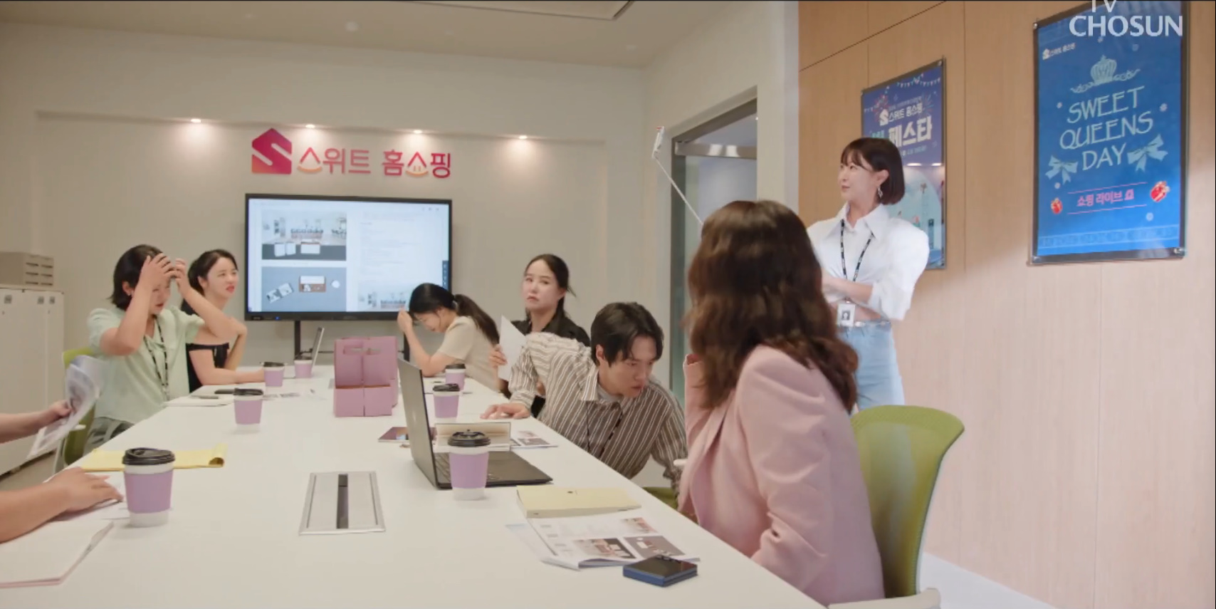 다음생은 없으니까 회의실에 설치된 현대아이티 MX 시리즈 전자칠판