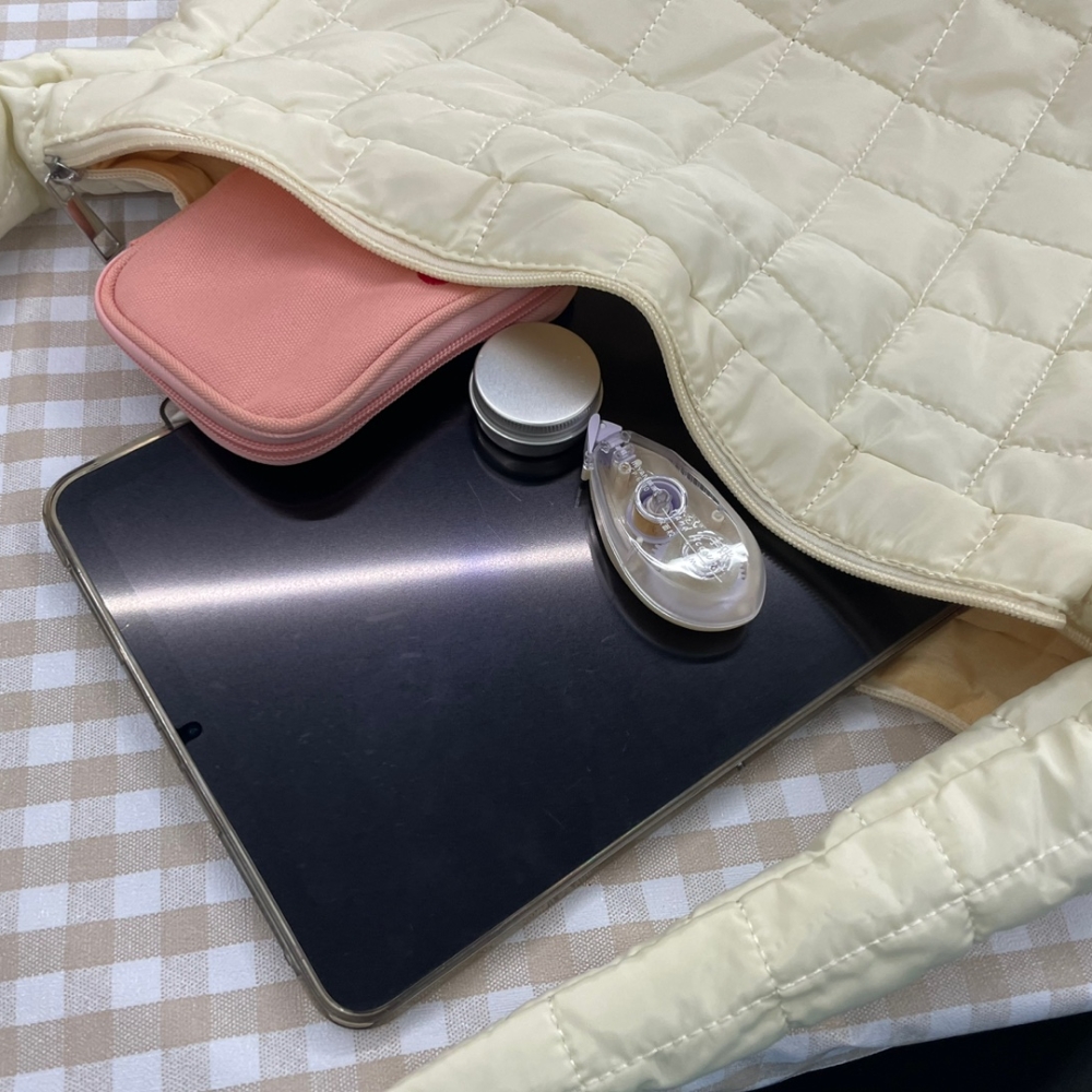 케릭터가방 스포츠보관가방 클래식백 DIY지퍼수리 자전거용가방 물에강한가방 인형가방고리 스트로백 세련된가방 캐주얼파우치 시장상품가방 대형쇼핑백 보부상가방 퀄팅 아이보리 크로스 가방