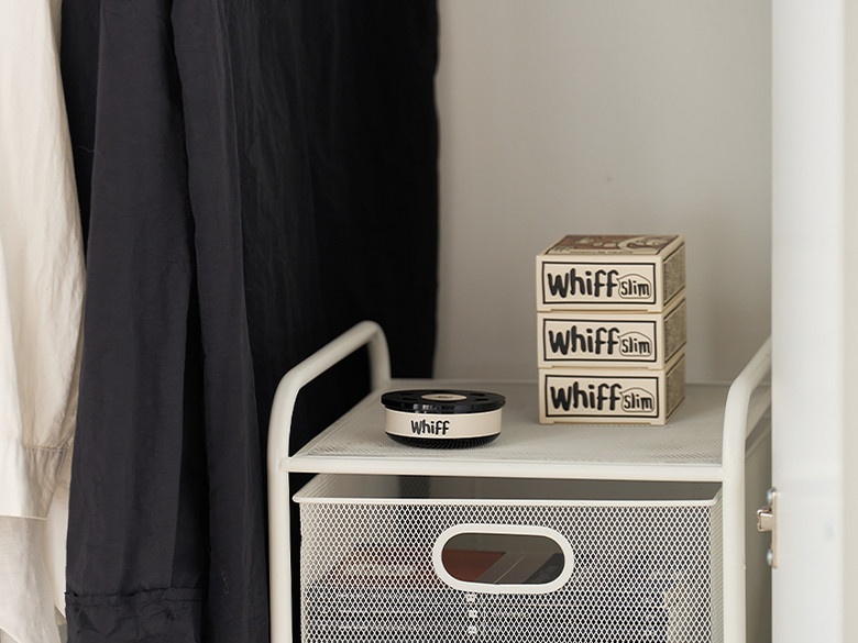 옷장 속 위프 슬림 제품 연출컷